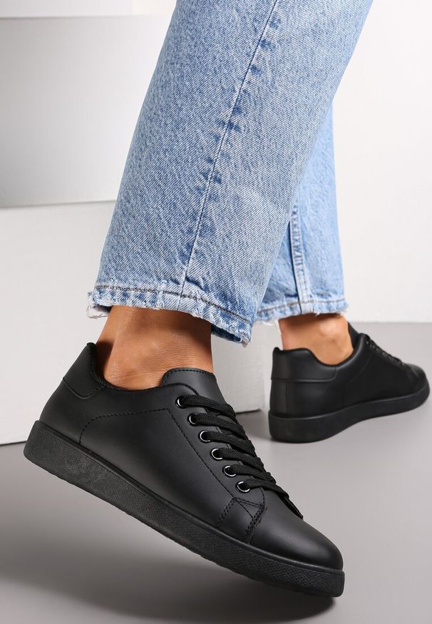 Renee - Czarne Wiązane Sneakersy z Cholewką przed Kostkę Starlee. Wysokość cholewki: przed kostkę. Kolor: czarny. Szerokość cholewki: normalna