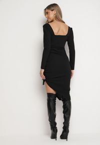 Born2be - Czarna Dopasowana Sukienka Midi z Marszczeniem Coldi. Kolor: czarny. Typ sukienki: asymetryczne. Długość: midi #4