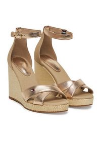 TOMMY HILFIGER - Tommy Hilfiger Sandały Flag Metallic High Wedge Espad FW0FW08811 Złoty. Kolor: złoty. Materiał: skóra #4