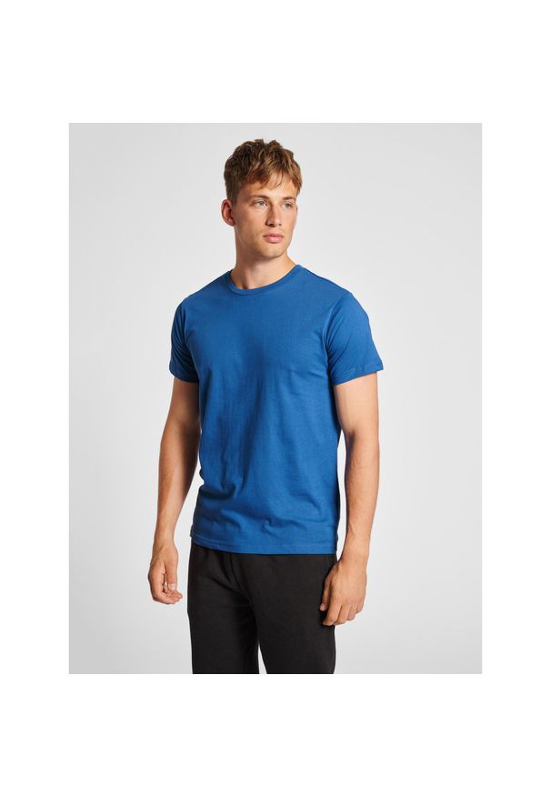 Koszulka męska bawełniana sportowa Hummel Red Basic T-shirt. Kolor: niebieski. Materiał: bawełna. Sport: fitness