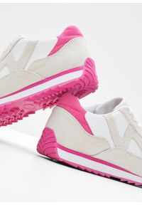 bonprix - Sneakersy z profilowaną podeszwą. Kolor: biały. Materiał: materiał #3