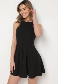 Born2be - Czarna Rozkloszowana Sukienka z Wiskozą Milenissa. Okazja: na co dzień, na imprezę. Kolor: czarny. Materiał: wiskoza. Sezon: lato. Styl: elegancki, casual