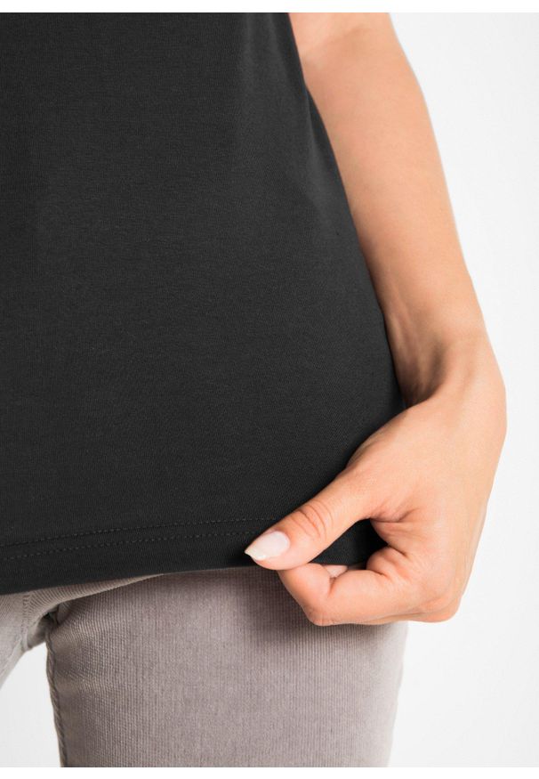 bonprix - Dopasowany T-shirt. Okazja: na co dzień. Kolor: czarny. Materiał: bawełna, materiał. Długość rękawa: krótki rękaw. Długość: krótkie. Styl: casual