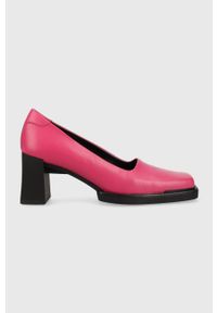Vagabond Shoemakers czółenka skórzane EDWINA kolor różowy na słupku 5310.101.46. Kolor: różowy. Materiał: skóra. Obcas: na słupku. Wysokość obcasa: średni #1