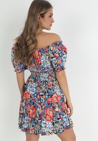 Born2be - Niebiesko-Czarna Wiskozowa Sukienka Mini z Gumkami w Pasie i Falbanką Muena. Typ kołnierza: kołnierz z falbankami. Kolor: niebieski. Materiał: wiskoza. Wzór: kwiaty. Długość: mini #3