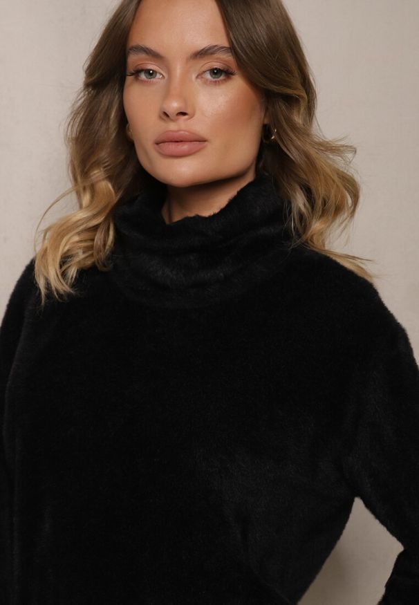 Renee - Czarny Casualowy Golf z Kaszmirem Edionis. Okazja: na co dzień. Typ kołnierza: golf. Kolor: czarny. Materiał: kaszmir. Styl: casual