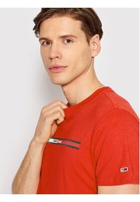 Tommy Jeans T-Shirt Essential Flag DM0DM13509 Czerwony Regular Fit. Kolor: czerwony. Materiał: bawełna #2