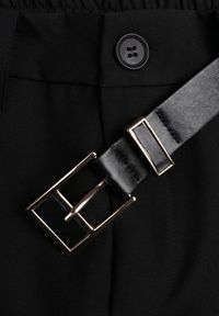 Born2be - Czarne Eleganckie Spodnie Cygaretki z Wysokim Stanem i Paskiem z Klamerką Diminas. Okazja: na co dzień. Stan: podwyższony. Kolor: czarny. Materiał: lakier. Wzór: gładki. Styl: elegancki #7