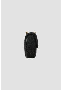 Guess - GUESS Czarna tweedowa torebka Giully Mini. Kolor: czarny. Rodzaj torebki: na ramię