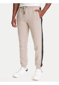 Guess Spodnie dresowe Z2YB09 KB3P2 Beżowy Regular Fit. Kolor: beżowy. Materiał: bawełna