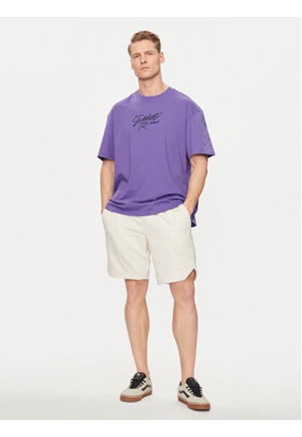 Puma T-Shirt Dylan s Gift Shop 625271 Fioletowy Regular Fit. Kolor: fioletowy. Materiał: bawełna