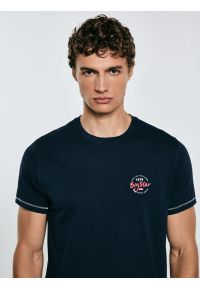 Big-Star - Koszulka męska z kontrastowymi przeszyciami granatowa Elvin 403. Okazja: na co dzień. Kolor: niebieski. Materiał: skóra, denim, materiał, dzianina, jeans, bawełna. Wzór: nadruk. Styl: klasyczny, casual
