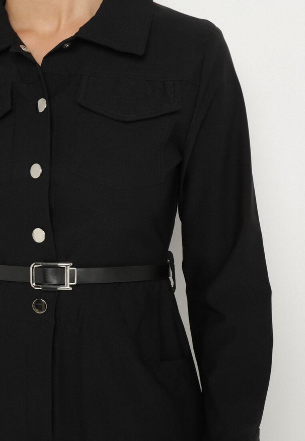 Born2be - Czarna Sukienka o Koszulowym Kroju z Dodatkowym Paskiem i Rozcięciami u Dołu Arinnis. Okazja: na spacer, na co dzień. Kolor: czarny. Długość rękawa: długi rękaw. Typ sukienki: koszulowe. Styl: casual, klasyczny