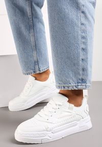 Renee - Białe Sznurowane Sneakersy z Ekoskóry z Ozdobnymi Wstawkami Ravana. Kolor: biały #4