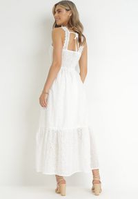 Born2be - Biała Rozkloszowana Sukienka Maxi z Haftowanej Tkaniny z Koronką Undine. Kolor: biały. Materiał: koronka, tkanina. Długość rękawa: na ramiączkach. Wzór: koronka, haft. Długość: maxi #4