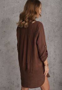 Renee - Brązowa Pudełkowa Sukienka Bawełniana Oversize z Dekoltem w Serek Elavellis. Okazja: na co dzień. Typ kołnierza: dekolt w serek. Kolor: brązowy. Materiał: bawełna. Typ sukienki: oversize. Styl: casual, elegancki #4