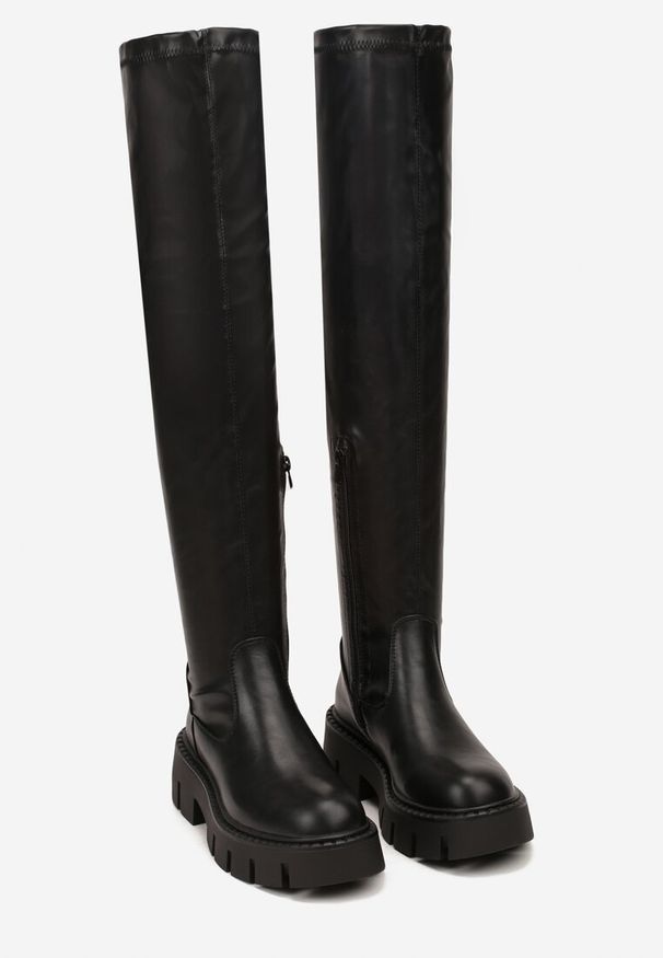 Renee - Czarne Kozaki Vices w Stylu Muszkieterek na Tłoczonej Platformie Lorisse. Okazja: na co dzień. Kolor: czarny. Materiał: skóra. Obcas: na platformie. Styl: casual