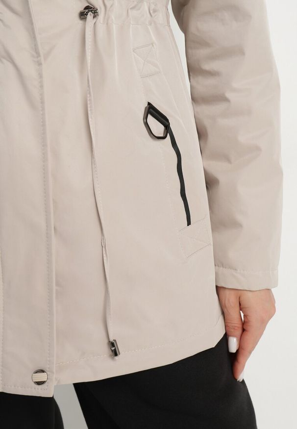 Born2be - Beżowa Kurtka Parka Dwustronna Korilea. Okazja: na co dzień. Kolor: beżowy. Wzór: gładki. Styl: klasyczny, casual, elegancki