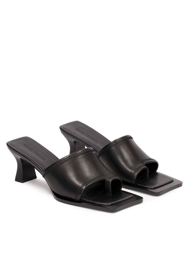 Klapki Kazar Studio Ariana 78005-01-00 Czarny. Kolor: czarny. Materiał: skóra