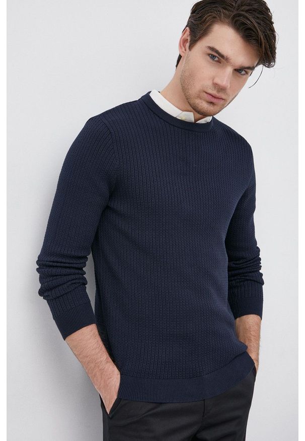 Selected - Sweter bawełniany. Okazja: na co dzień. Kolor: niebieski. Materiał: bawełna. Długość rękawa: długi rękaw. Długość: długie. Wzór: ze splotem. Styl: casual