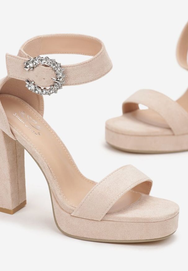 Renee - Beżowe Sandały z Ozdobnym Paskiem Wokół Kostki na Wysokim Słupku i Platformie Adevana. Zapięcie: pasek. Kolor: beżowy. Materiał: zamsz. Obcas: na platformie
