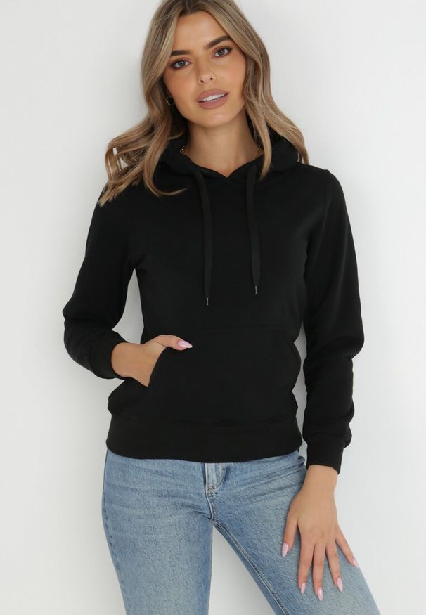 Born2be - Czarna Bluza z Kapturem Tamena. Okazja: na co dzień. Typ kołnierza: kaptur. Kolor: czarny. Materiał: polar, jeans. Styl: wizytowy, casual