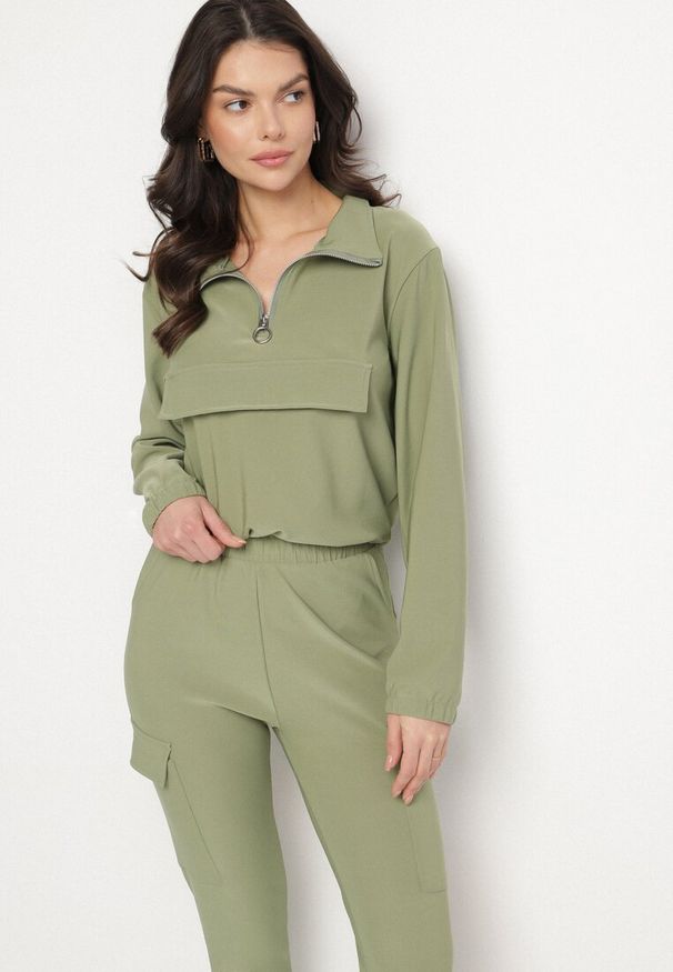 Born2be - Zielony Komplet Dresowy Bluza przez Głowę i Spodnie Typu Cargo Taiviana. Kolor: zielony. Materiał: dresówka