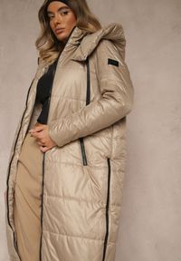 Renee - Jasnobrązowa Kurtka z Pikowanymi Przeszyciami i Ściągaczami po Bokach Balinne. Okazja: na co dzień, na spacer. Kolor: brązowy. Materiał: jeans. Styl: casual