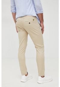 Lyle & Scott spodnie męskie kolor beżowy w fasonie chinos. Kolor: beżowy. Materiał: tkanina. Wzór: gładki