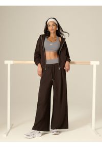 4f - 4F Bluza loose z kapturem damska - brązowa M. Okazja: na co dzień. Typ kołnierza: kaptur. Kolor: brązowy. Materiał: dzianina, materiał. Styl: casual #2