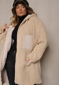 Renee - Jasnobeżowa Pikowana Kurtka Dwustronna z Futrem i Kapturem Emalira. Okazja: na co dzień. Typ kołnierza: kaptur. Kolor: beżowy. Materiał: futro. Styl: elegancki, casual #4