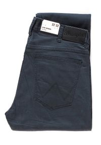 Wrangler - WRANGLER SPODNIE MĘSKIE LARSTON NAVY W18SR3114. Materiał: jeans