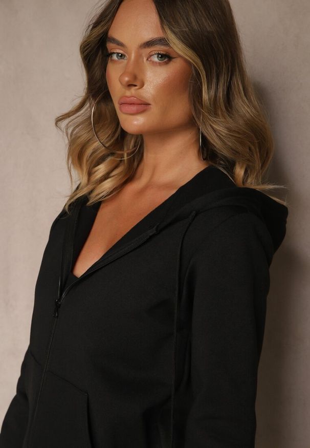 Renee - Czarna Bluza Rozpinana z Bawełną i Kapturem Ozdobiona Sznurkami Ivila. Okazja: na co dzień. Kolor: czarny. Materiał: bawełna. Wzór: aplikacja. Styl: sportowy, casual