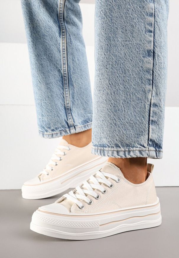 Renee - Beżowe Casualowe Trampki na Niskiej Platformie Natirinne. Okazja: na co dzień. Kolor: beżowy. Materiał: jeans. Obcas: na platformie. Styl: casual