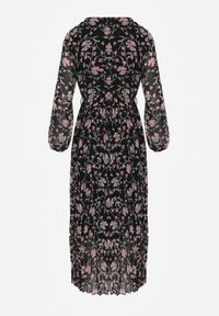 Renee - Czarna Sukienka z Kopertowym Dekoltem i Plisowanym Dołem Narelline. Typ kołnierza: dekolt kopertowy. Kolor: czarny. Wzór: aplikacja, kwiaty. Typ sukienki: kopertowe #8