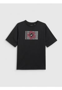 4f - 4F T-shirt loose z nadrukiem dziewczęcy - czarny 122 (6-7 lat). Okazja: na co dzień, na uczelnię. Kolor: czarny. Materiał: bawełna, materiał. Wzór: nadruk. Sezon: lato. Styl: casual, sportowy #1