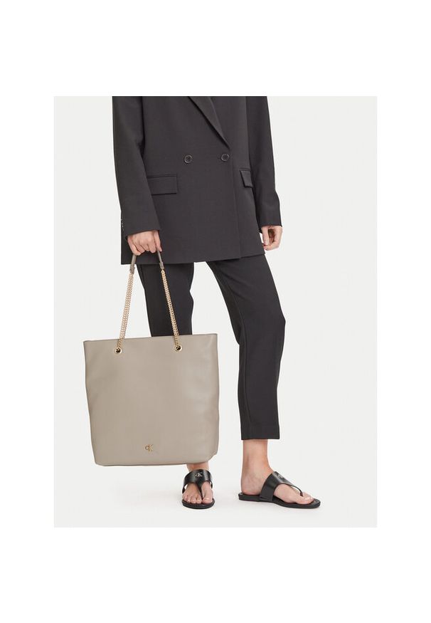 Torebka Calvin Klein. Kolor: beżowy