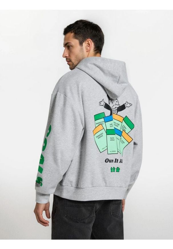 Sinsay - Bluza hoodie z nadrukiem Monopoly - szary. Kolor: szary. Wzór: nadruk