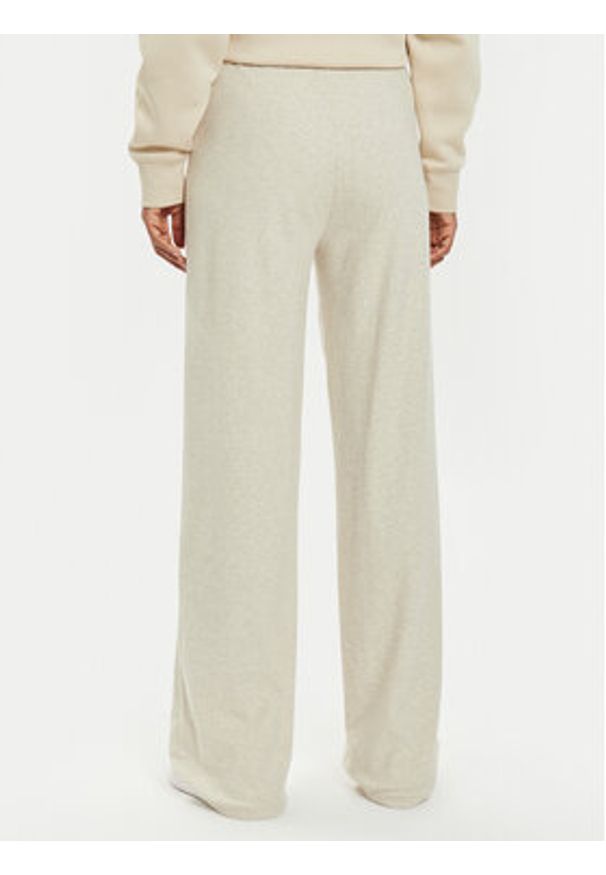 Guess Spodnie dzianinowe O4BB02 KCHZ2 Beżowy Relaxed Fit. Kolor: beżowy. Materiał: bawełna
