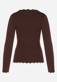 Born2be - Brązowy Sweter z Wiskozą Ozdobiony Falbankami Mevita. Typ kołnierza: kołnierz z falbankami. Kolor: brązowy. Materiał: wiskoza. Wzór: aplikacja. Styl: elegancki, klasyczny #7
