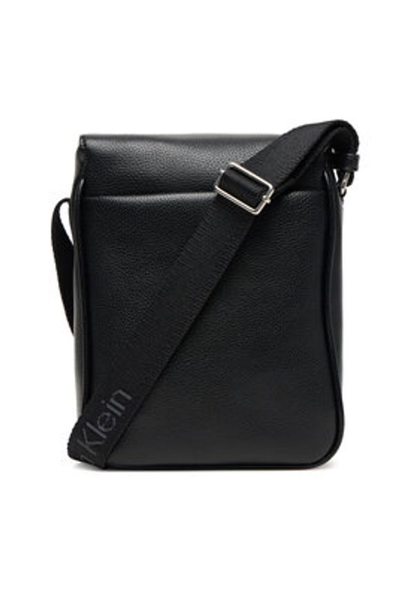 Calvin Klein Saszetka Cargo Flap Reporter LV04D3131G Czarny. Kolor: czarny. Materiał: skóra