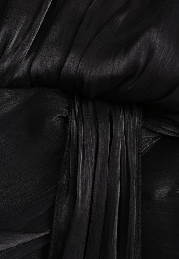 Born2be - Czarna Szyfonowa Sukienka Koktajlowa o Rozkloszowanym Kroju Thagune. Okazja: na randkę. Kolor: czarny. Materiał: szyfon. Styl: wizytowy