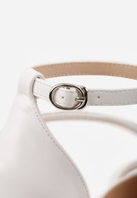 Born2be - Białe Eleganckie Czółenka VICES na Słupku z Paskiem z Cyrkoniami Phelato. Okazja: na komunię, na wesele, na ślub cywilny. Zapięcie: pasek. Kolor: biały. Materiał: satyna. Obcas: na słupku. Styl: elegancki #8