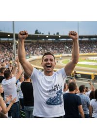 Męska Koszulka (T-Shirt) - Pako Jeans - Biała z Motorem Żużlowym. Okazja: na co dzień. Kolor: biały. Materiał: bawełna. Wzór: nadruk. Styl: casual #5