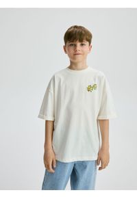 Reserved - T-shirt oversize z nadrukiem - złamana biel. Materiał: bawełna, dzianina. Wzór: nadruk