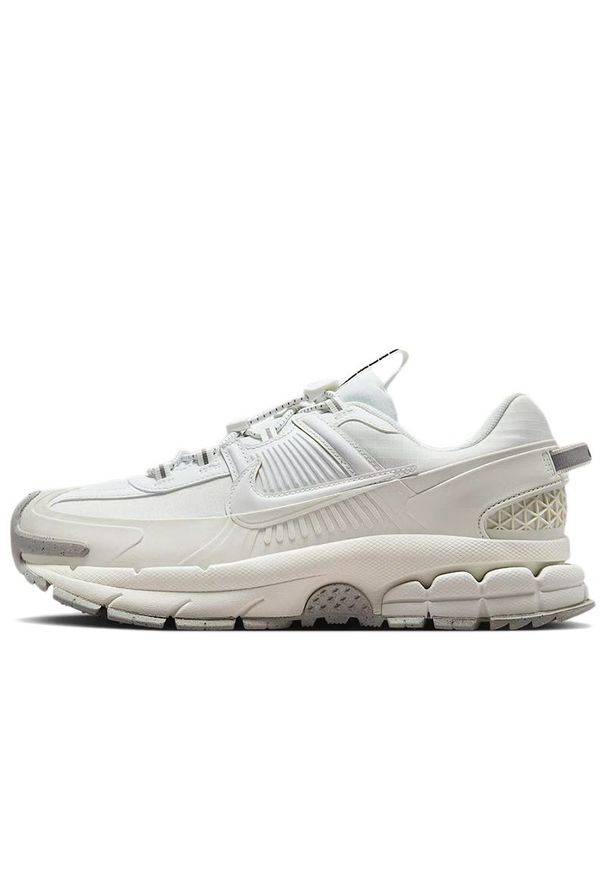 Buty damskie Nike Zoom Vomero Roam HV6410-100 - białe. Okazja: na co dzień. Kolor: biały. Materiał: guma. Szerokość cholewki: normalna. Model: Nike Zoom