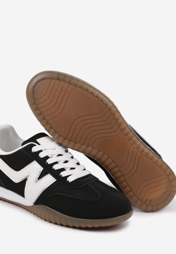 Born2be - Czarne Sneakersy w Stylu Kultowych Tenisówek Tultia. Okazja: na co dzień. Kolor: czarny. Materiał: jeans. Wzór: aplikacja. Sezon: lato, wiosna