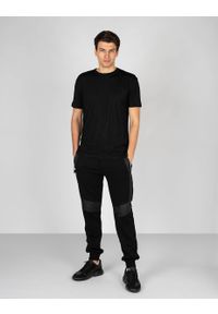 Les Hommes T-shirt "Regular" | LKT144 740U | Relaxed Fit Lyocell T-Shirt | Mężczyzna | Czarny. Okazja: na co dzień. Kolor: czarny. Materiał: wiskoza, jedwab. Wzór: aplikacja. Styl: casual
