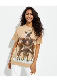 Burberry - BURBERRY - Beżowa koszulka z nadrukiem graficznym. Okazja: na imprezę. Kolor: beżowy. Materiał: bawełna. Wzór: nadruk #1