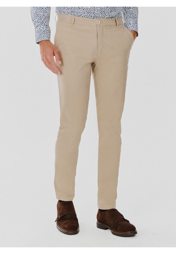 Pako Lorente - PAKO LORENTE – Gładkie spodnie męskie w kolorze beżowym. Kolor: beżowy. Materiał: bawełna, elastan. Wzór: gładki. Styl: klasyczny